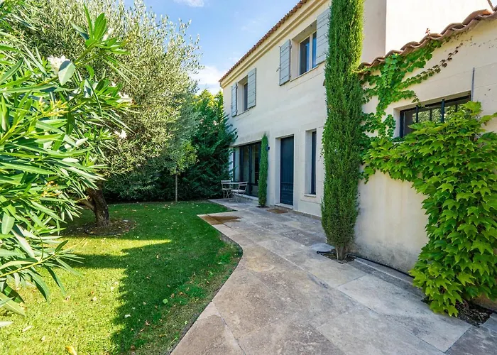 Gorgeous Village Home With Heated Pool, Ideally Located
